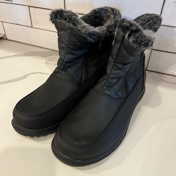 Boston Accent size 8 NWT Waterproof booties - Picture 3 of 3